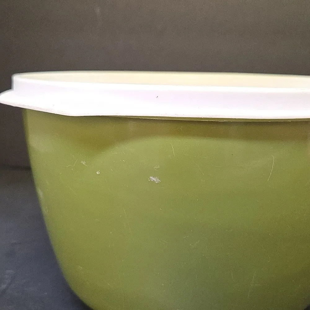 Rubbermaid Green 12-Cup Container And A ‎ Tupperware Brown Canister